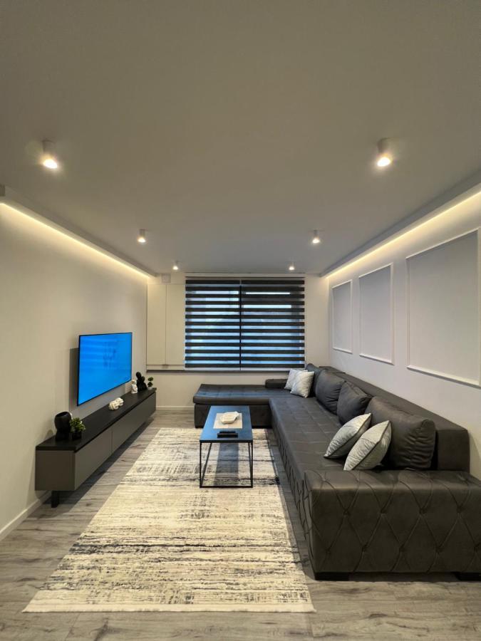 Tao Apartment, Apartment
